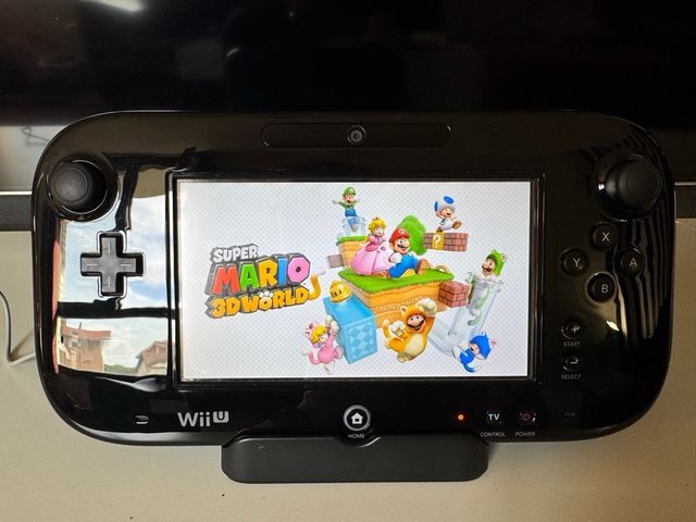 Nintendo Wii U Negra + Mario Pack