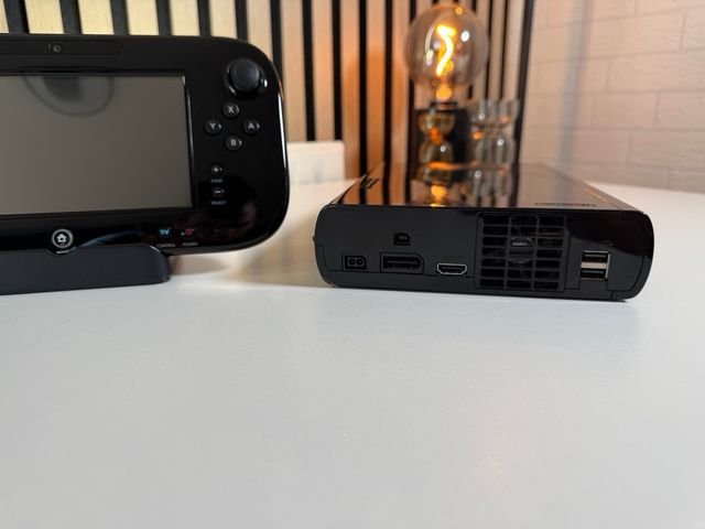 Nintendo Wii U Negra + Mario Pack