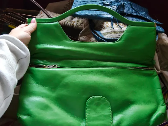Bolso verde de piel