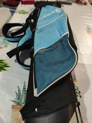 Bolsa de palos de golf azul y negra