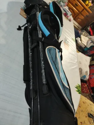 Bolsa de palos de golf azul y negra