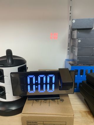 Reloj Digital Proyector Negro Azul