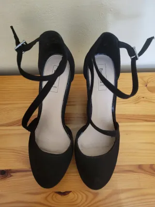 Zapatos de tacón de cuña negros