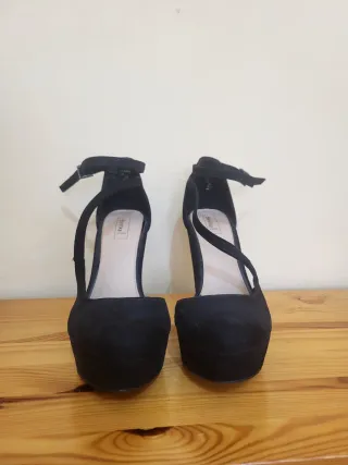 Zapatos de tacón de cuña negros