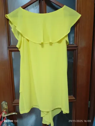Blusa amarilla   Talla M