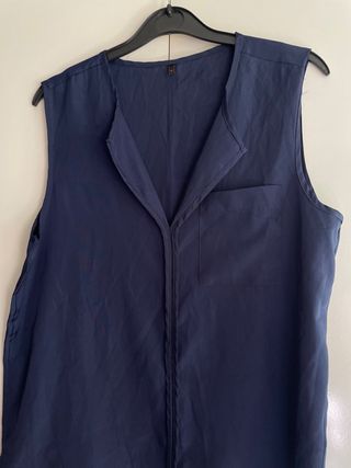 Camisa sin mangas azul marino