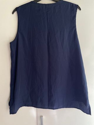 Camisa sin mangas azul marino