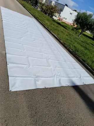 Lona de plástico blanca