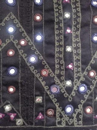 Falda negra con adornos de cristal