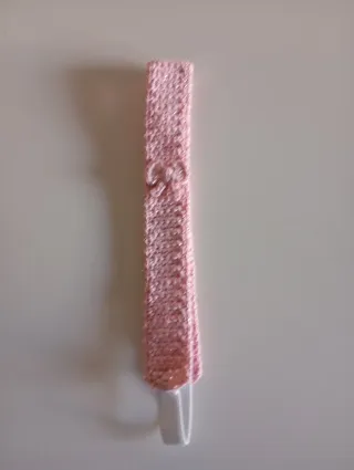 Diadema tejida a mano con lazo