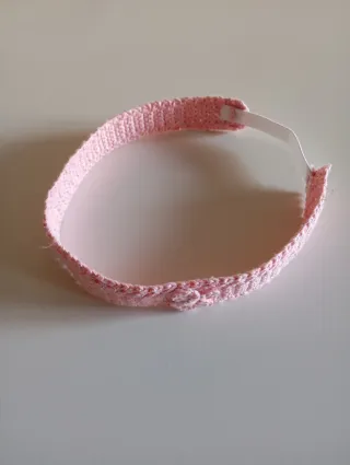 Diadema tejida a mano con lazo
