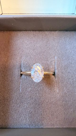 Anillo de compromiso solitario