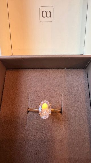 Anillo de compromiso solitario