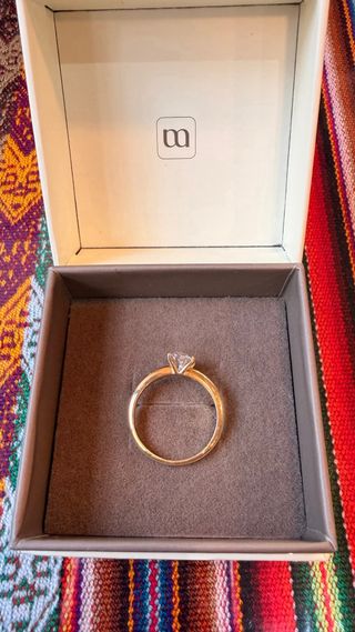 Anillo de compromiso solitario