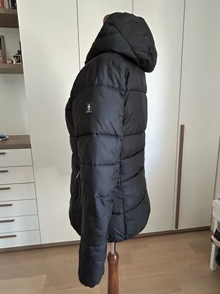 Piumino nero donna con cappuccio