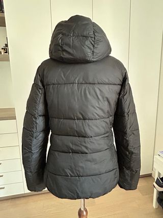 Piumino nero donna con cappuccio