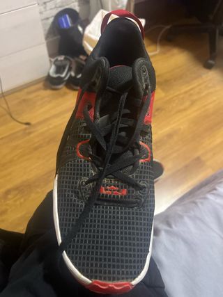 Zapatillas Nike Negras y Rojas