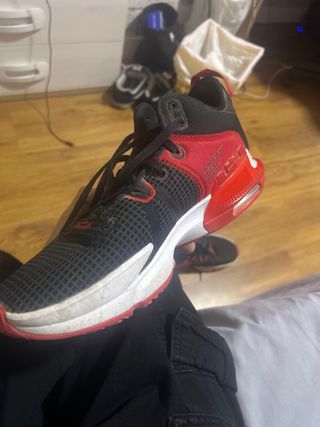 Zapatillas Nike Negras y Rojas