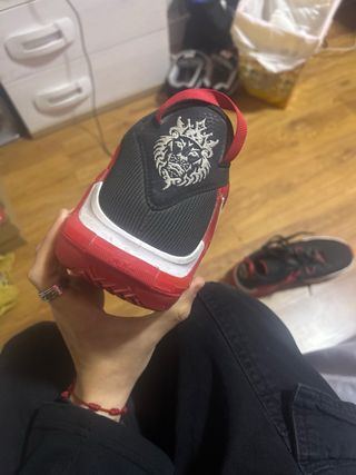 Zapatillas Nike Negras y Rojas