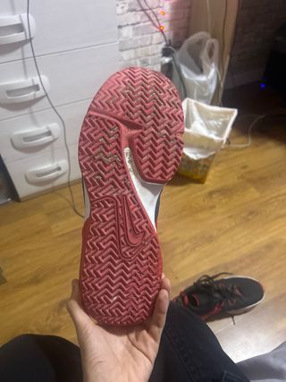 Zapatillas Nike Negras y Rojas