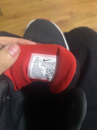 Zapatillas Nike Negras y Rojas