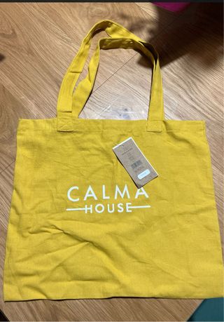 Bolso Tote de Calma House con etiquetas