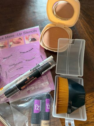 Lote Maquillaje: Base, Polvos, Brochas y más