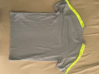 Camiseta Nike Dri-Fit Gris y Verde