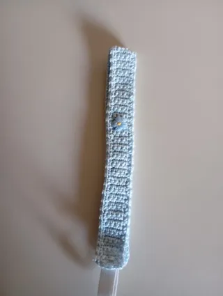 Diadema tejida a mano con flor