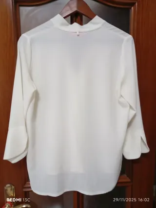 Blusa elegante blanca