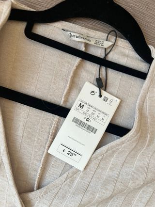 Vestido midi beige Stradivarius Talla M