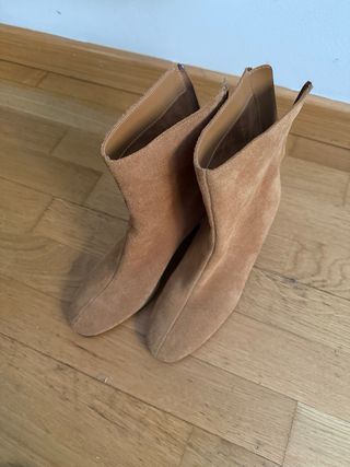 Botines de ante marrón