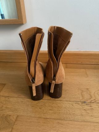 Botines de ante marrón