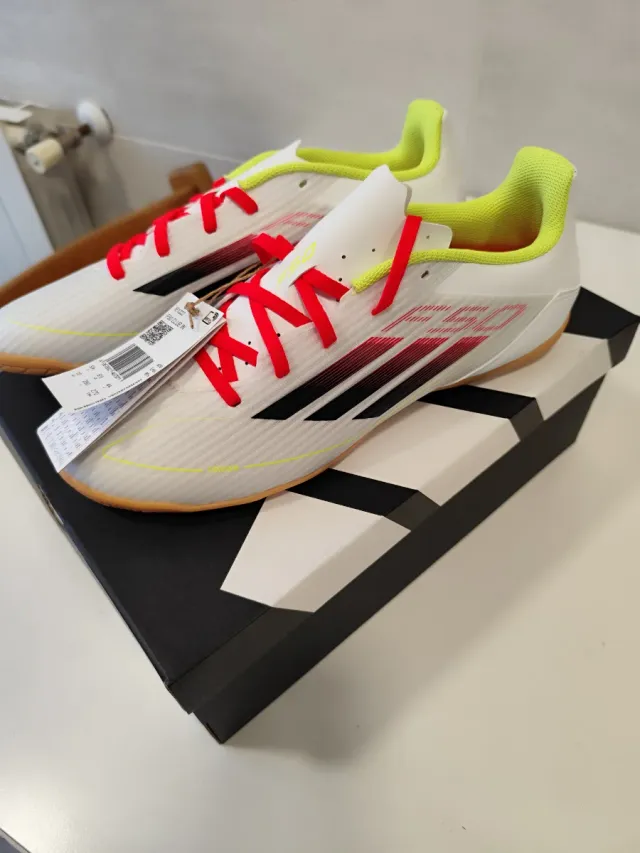 Adidas F50 Club IN Blancas y Rojas T.44