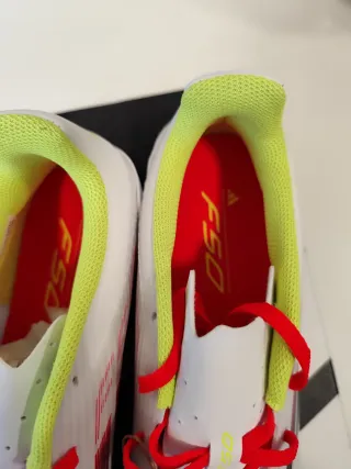 Adidas F50 Club IN Blancas y Rojas T.44