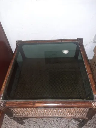 Mesa auxiliar vintage ratán y cristal 45x45cm