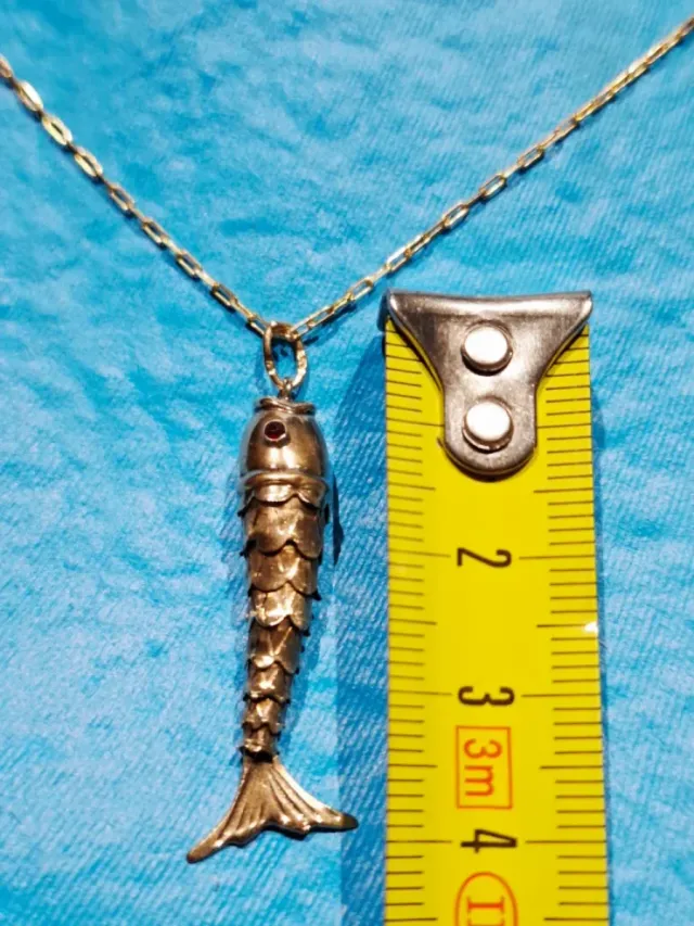 Colgante Pez Oro 18k con 2 Rubis pequeños