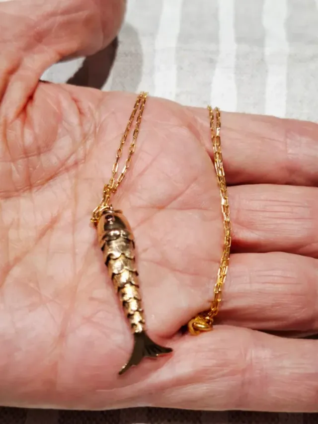 Colgante Pez Oro 18k con 2 Rubis pequeños