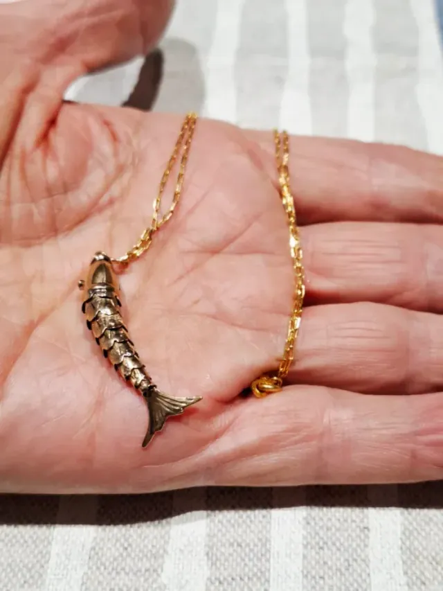 Colgante Pez Oro 18k con 2 Rubis pequeños