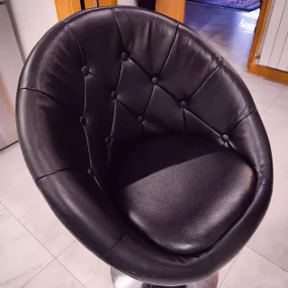 Silla negra polipiel capitoné