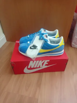 Zapatillas Nike Cortez Azul y Amarillo