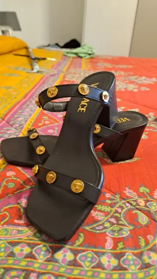 Sandali Versace Donna Nero e Oro