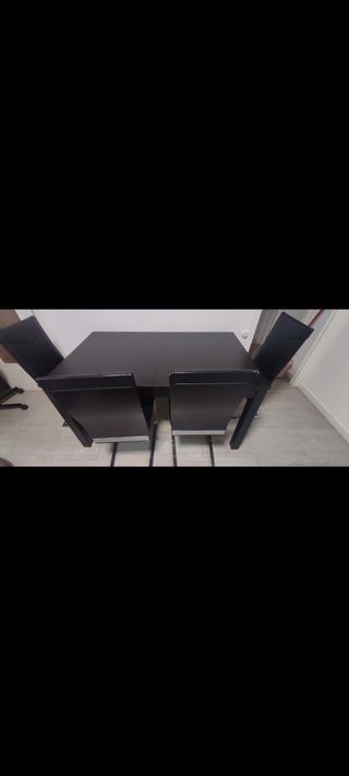 Mesa extensible Ikea BJURSTA + 4 sillas.