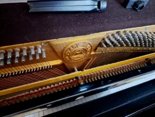 Piano vertical Pearl River