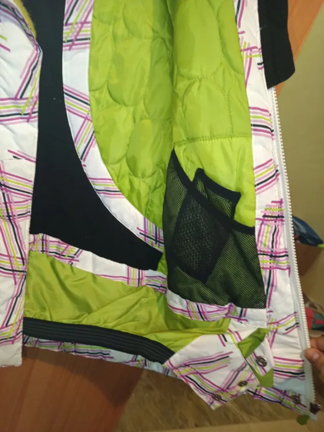 Cazadora de nieve súper calentita.