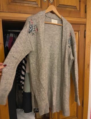 Chaqueta larga de lana bordada