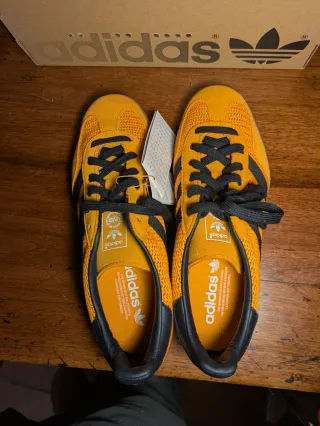 Zapatillas Adidas Naranja y Negro