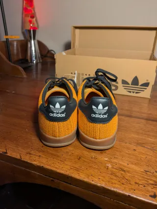 Zapatillas Adidas Naranja y Negro