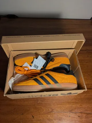 Zapatillas Adidas Naranja y Negro