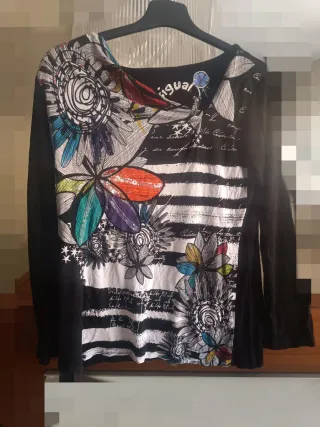 Camiseta Desigual flores manga larga